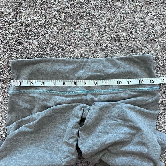 Lululemon Women Size 6 Gray Cropped Leggings Athletic - Picture 6 of 6